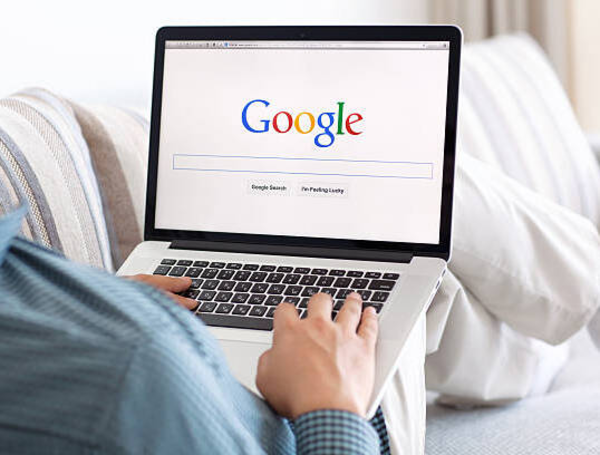 Unión Europea impone multa a Google por más de $3,2 billones por abusar de su dominio en búsquedas y en tienda de aplicaciones: la empresa respondió