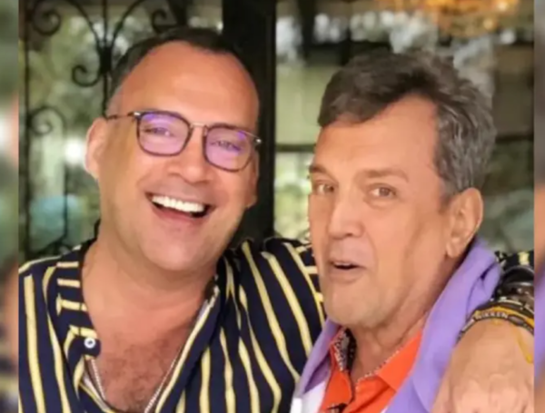 Juan Carlos Uribe Bejarano (izquierda), con su hermano asesinado, Jorge Uribe Bejarano.