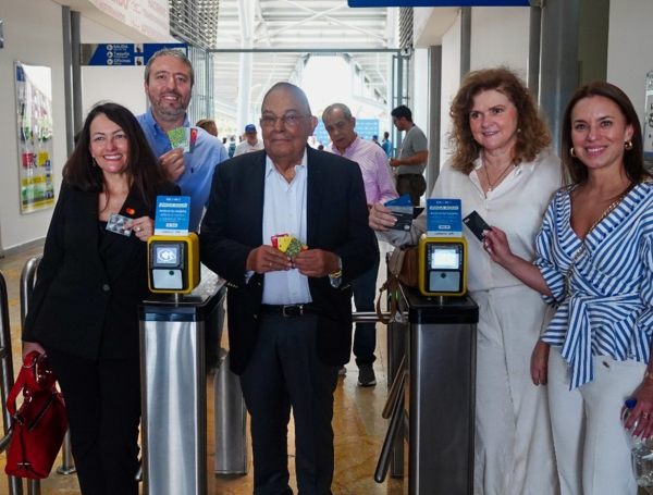 Transportarse en el MIO de Cali con tarjeta débito o crédito de Visa o Mastercard.