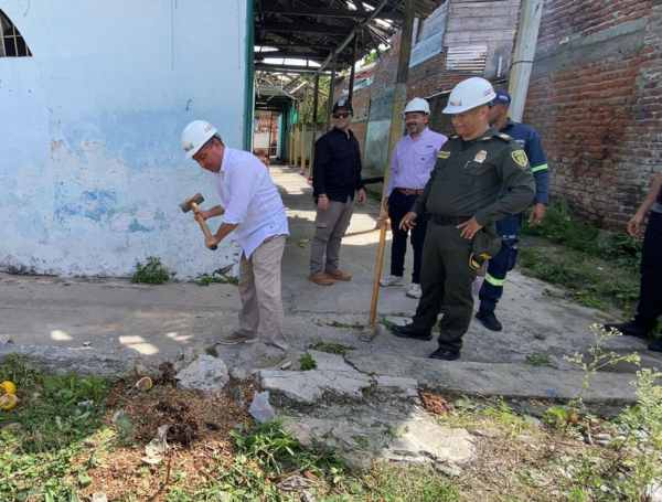 La llamada 'Casona' fue demolida por orden de la Alcaldía de Tuluá, con apoyo de la Policía.