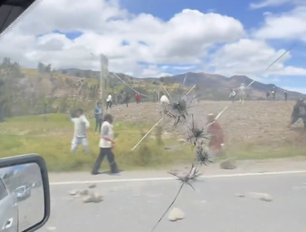 Caravana del presidente de Ecuador, Daniel Noboa, fue atacada.