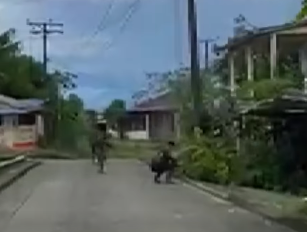 Disidentes y el Eln, enfrentados en plena calle de Bajo Calima.