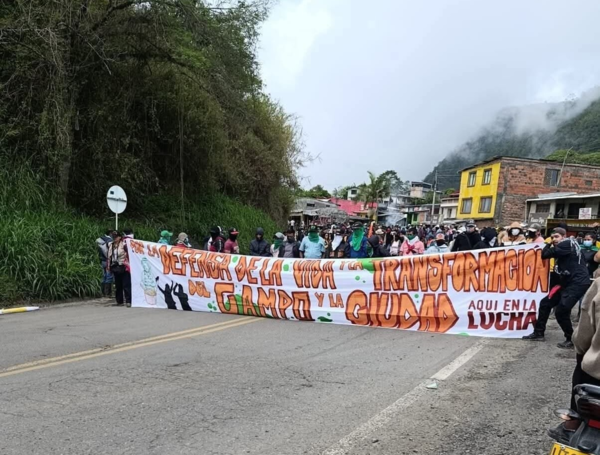 Protesta con bloqueo en la Panamericana.