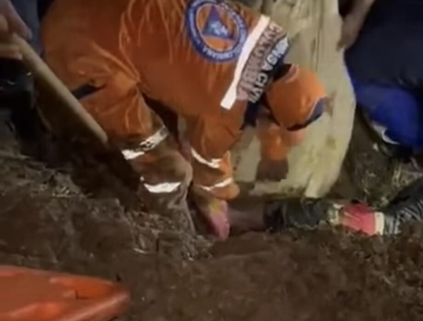 Patricia Rivera, de 39 años de edad y Camilo, de 17 años, murieron por el derrumbe.