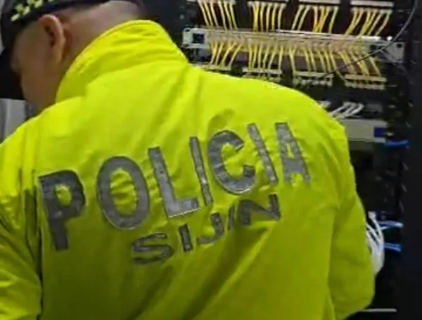 Uno de los agentes de la Sijín en la operación.