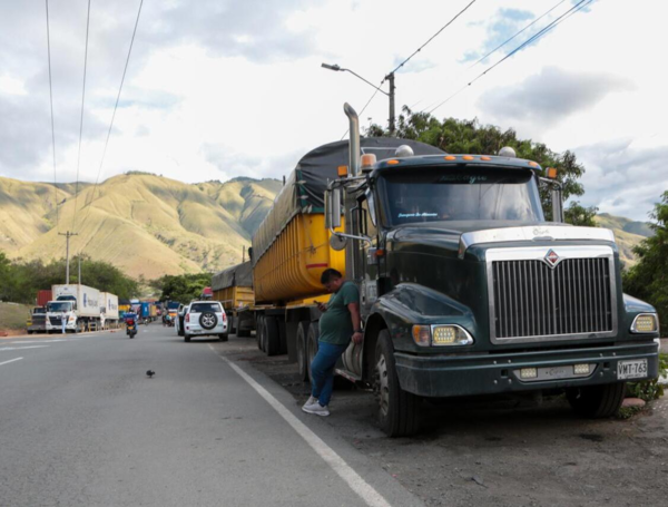 Bloqueos en la vía a Buenaventura.