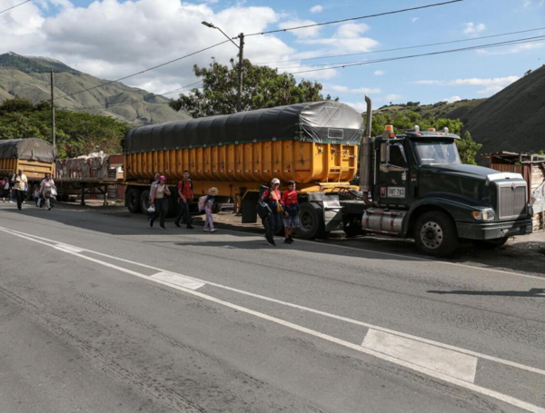 Bloqueos en la vía a Buenaventura.