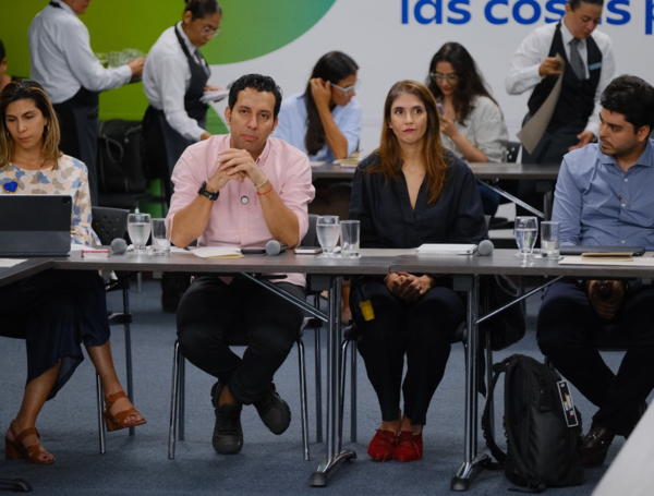 Reunión en la Cámara de Comercio de Cali.