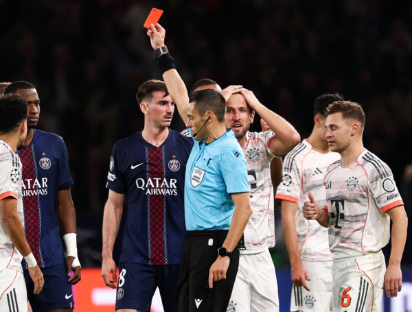 Luis D??az vio la tarjeta roja