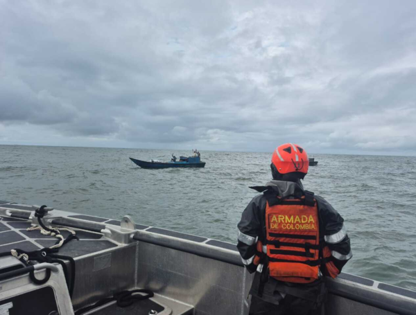 Rescate de náufragos por parte de la Armada, en zona de Buenaventura, Valle.