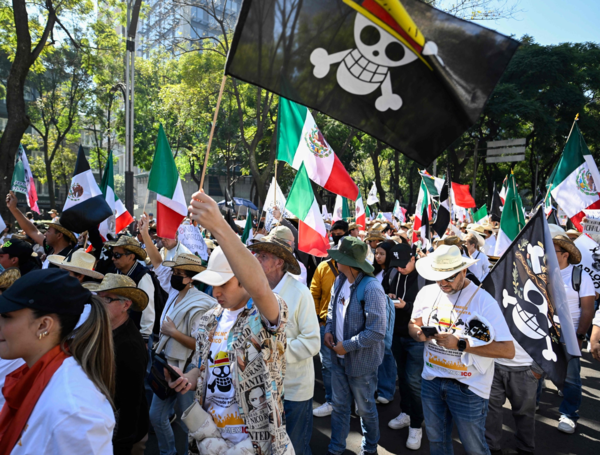 Aunque la manifestación estaba convocada para movilizar a los jóvenes, varios de los asistentes eran personas mayores.