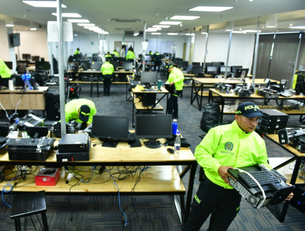 Desde este call center en El Poblado se coordinaba la operaci??n de la red.