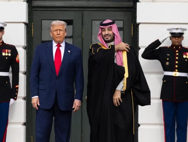 Estados Unidos y Arabia Saudí firman acuerdo para crear un programa nuclear civil con estándares de no proliferación en el país árabe