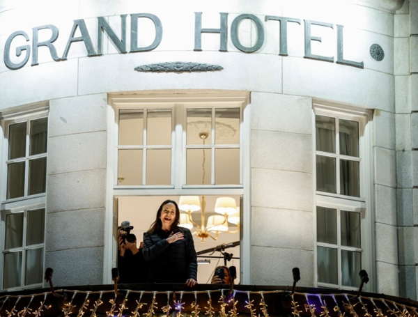 María Corina Machado en balcón desde Oslo