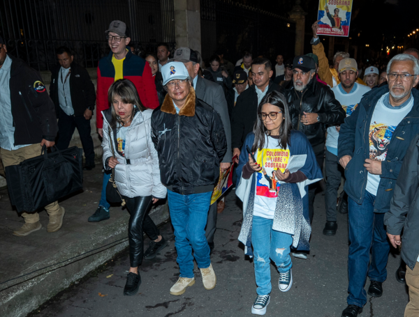 El presidente Gustavo Petro camino a la plaza de Bolívar.