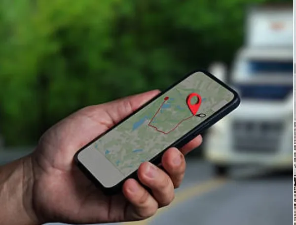 Repartidor de Amazon en Reino Unido sigue el GPS y termina en medio de un río