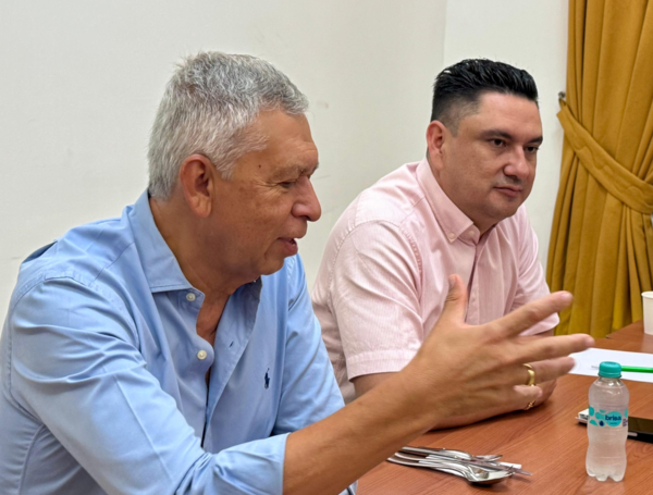 Hernán Porras, rector de la UIS, junto al gobernador de Arauca