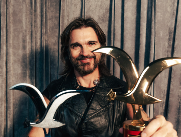 El cantante colombiano Juanes durante su presentación en el Festival de Viña del Mar 2026.