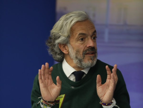 Juan Daniel Oviedo en campaña