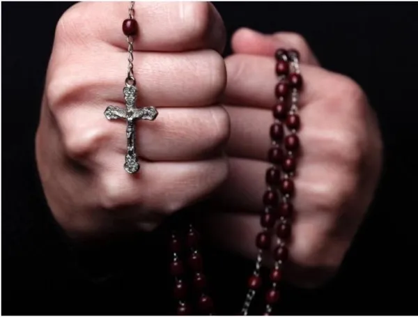 La historia detrás de la captura de sacerdote y aparente abuso sexual a menor de 13 años en Santander.