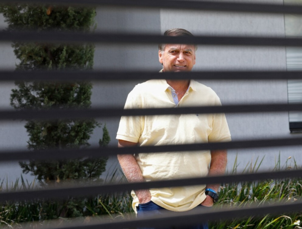 Investigación por presunta corrupción contra Flávio Bolsonaro sacude la campaña presidencial en Brasil a tan solo 23 días de la votación