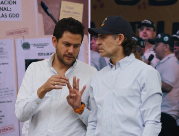 Alcalde de Medellín, Federico Gutiérrez, y secretario de Seguridad, Manuel Villa.
