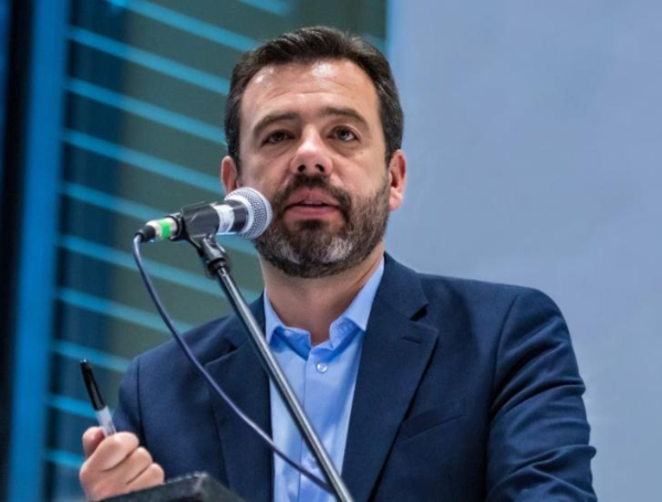 Alcalde Carlos Fernando Galán se pronunció por trabajador del Metro de Bogotá que atacó a bus de TransMilenio
