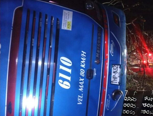 Choque de bus Coomotor en variante Ibagué - Bogotá.