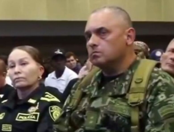 El presidente Petro y el general.