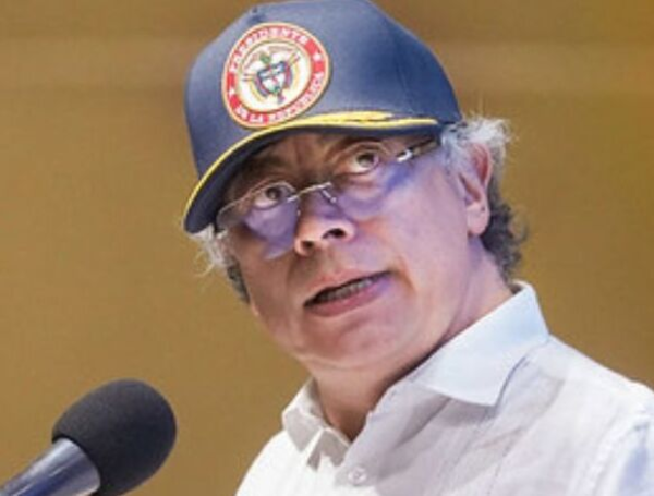 El presidente Petro y el general.