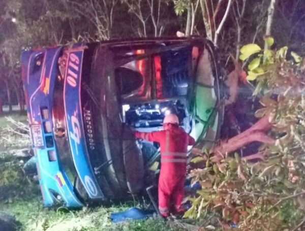 Bus de Coomotor accidentado en Ibagué.