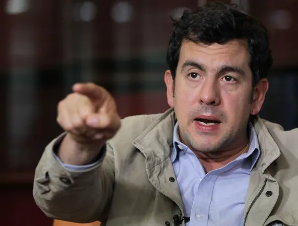 A los congresistas les interesa mantener su curul, y para lograrlo necesitan ser gobiernistas, asegura Rodrigo Lara.