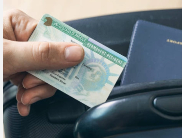 Estos son los requisitos que deben cumplir los ciudadanos para obtener la 'Green Card' de Estados Unidos en 2026 con la nueva regla de carga pública