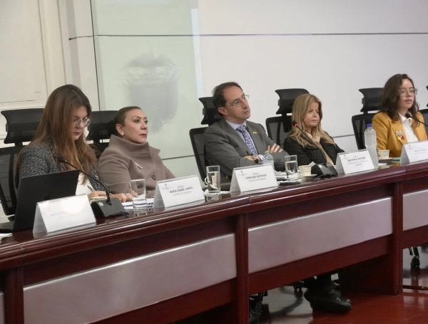 Empalme presidencial entre José Manuel Restrepo y Germán Ávila.
