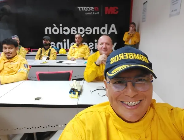 El teniente Jairo Humberto Bolívar Vargas, comandante del Cuerpo de Bomberos de Ventaquemada, permanece en una UCI de Tunja tras la agresión de la que fue víctima.
