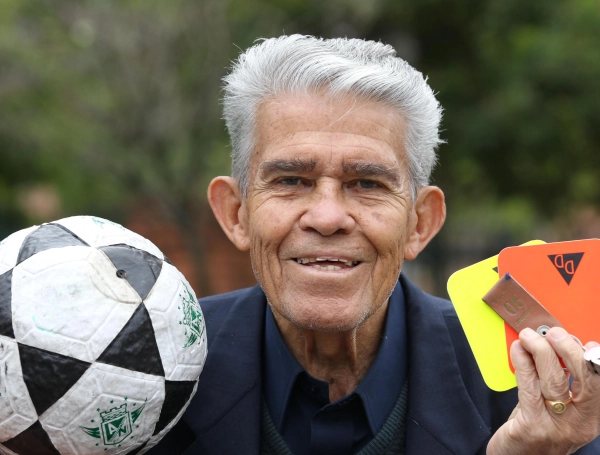 Nicolás Gallo será AVAR en la final entre España y Argentina: esta es la historia de los árbitros colombianos en la Copa del Mundo