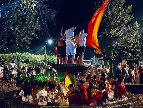 ¡Enhorabuena, campeón! Así fue la masiva fiesta de España