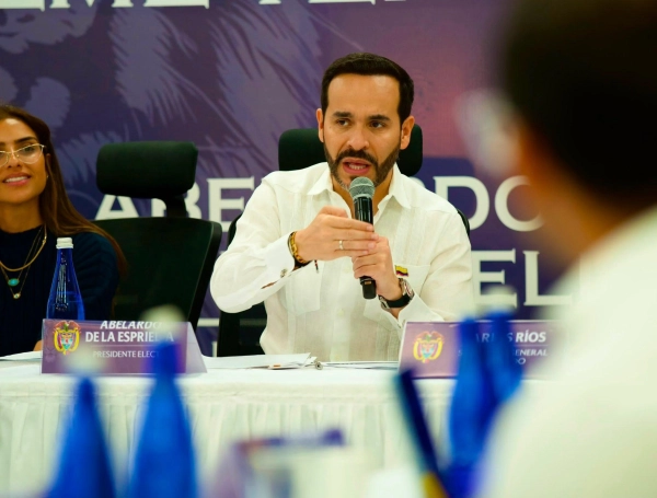 Lo que hay detrás del respaldo de las curules de paz al presidente electo Abelardo De La Espriella