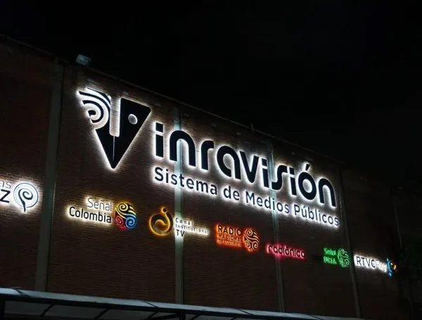 Revisión de contratación den Inravisión.