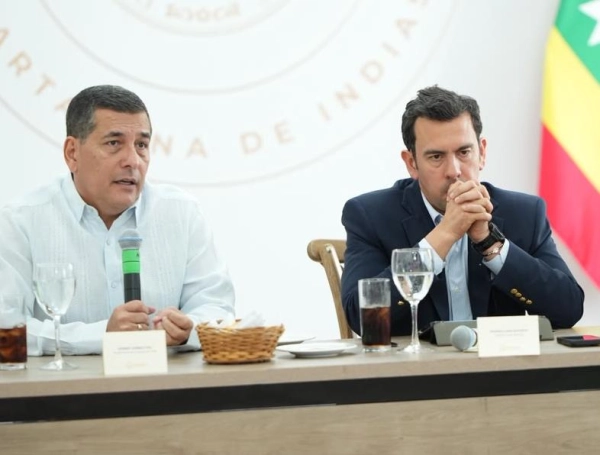 La medida, calificada por el jefe de la cartera del Interior como un «súper decreto», busca articular e integrar las normas vigentes —incluyendo el marco de diálogo del Decreto 550 de 2026— para otorgar herramientas operativas a la Fuerza Pública que permitan intervenir y neutralizar bloqueos de vías, garantizando el equilibrio entre el derecho a la protesta y la libre movilidad del comercio y la ciudadanía.