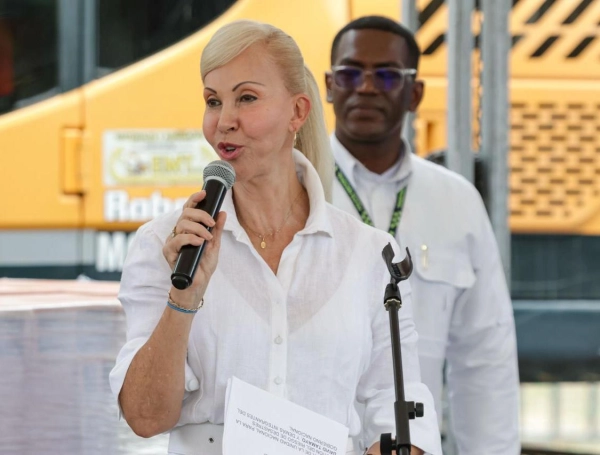 La gobernadora de Valle, Dilian Francisca Toro, durante el evento del 28 de agosto con el presidente de la República en Cali.