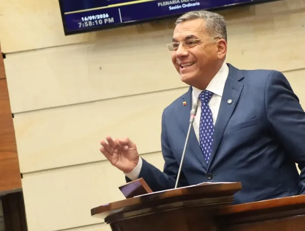 Jorge Eduardo Mora, ministro de Defensa en el Senado.