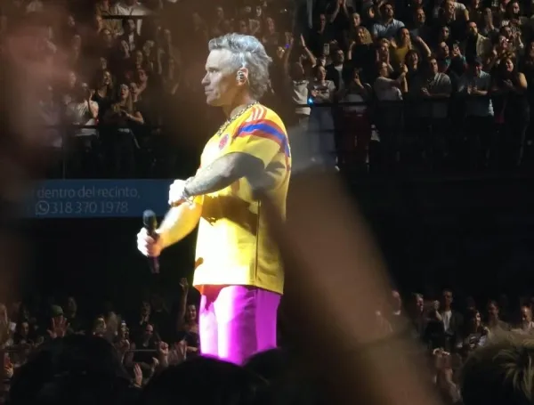 Robbie Williams performed for the first time in Colombia, on the night of Sunday, September 20, at the Movistar Arena in Bogotá.