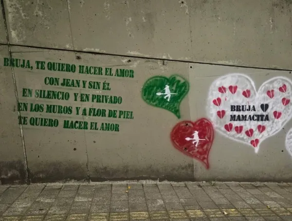 'Mateo' sueña con casarse con la 'Bruja', por ahora, le manifestó su amor en las paredes de Medellín.