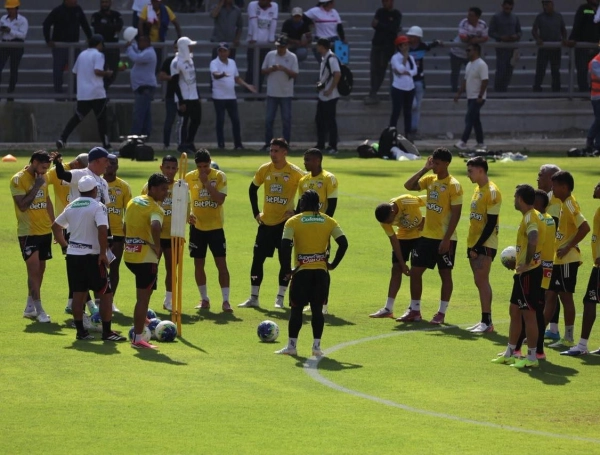 Junior reveló la dura lesión de Mauro Silveira tras conmoción cerebral y debe pasar por quirófano
