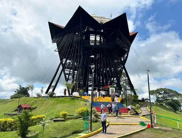 el mirador ‘Colina Iluminada’ de Filandia, Quindío, será demolido.