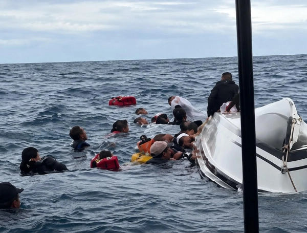 La Dirección General Marítima (Dimar) confirmó el volcamiento de una lancha que transportaba turistas en aguas de Santa Marta, un accidente que generó momentos de tensión después de que sus ocupantes terminaran en el mar y que, por fortuna, no terminó en tragedia.