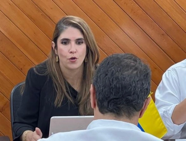 El vicepresidente José Manuel Restrepo y la presidenta de la Cámara de Comercio de Cali, María del Mar Palau.