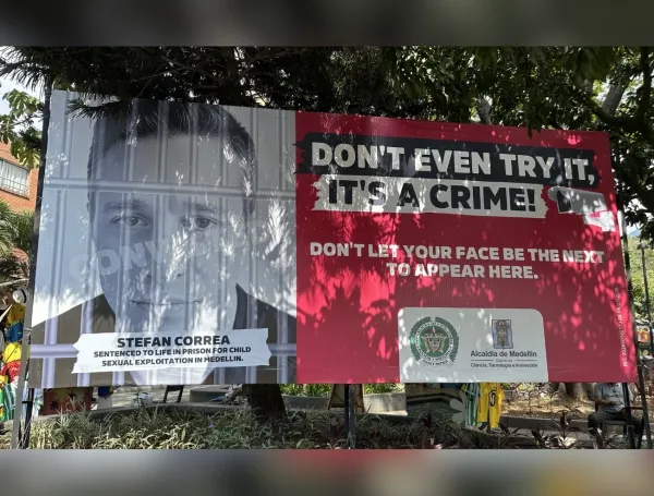 Valla contra la Escnna en el Parque Lleras de Medellín.