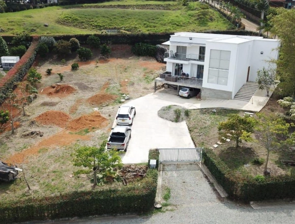 Esta es la lujosa casa finca donde Quintero Calle pasará la detención domiciliaria.